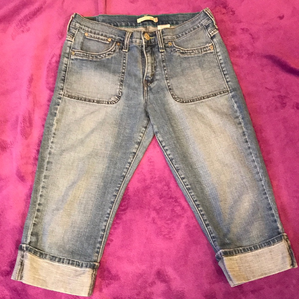 💕 Sale! Vintage Levi Capri 515